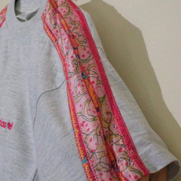 Vintage Adidas T-Shirt with Floral Fabric Detailing: Small - Picture 5 of 6